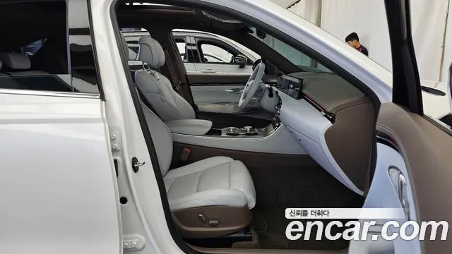 Genesis GV70 — Фото автомобиля 17