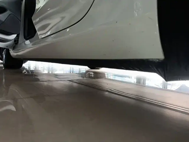 Tesla Model 3 — Фото автомобиля 21