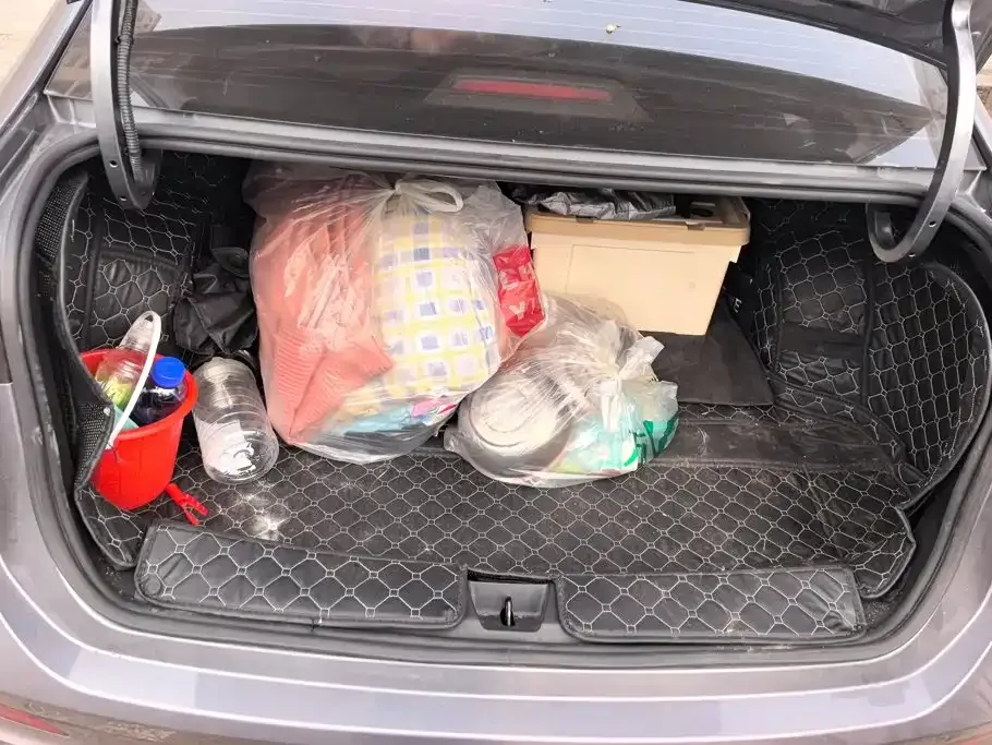 Roewe Roewe i5 2023 1.5L CVT Honor Edition — Фото автомобиля 4