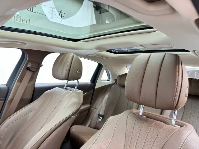 Mercedes-Benz E-Class — Фото автомобиля 12