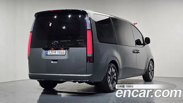 Hyundai Staria Staria L3.5 Lounge 9 мест — Фото автомобиля 2