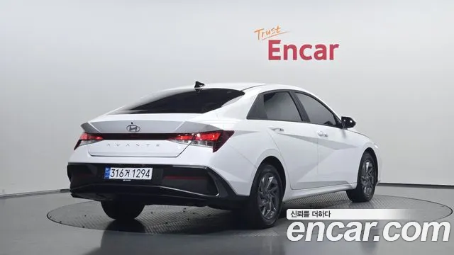 Hyundai Avante CN7 — Фото автомобиля 2