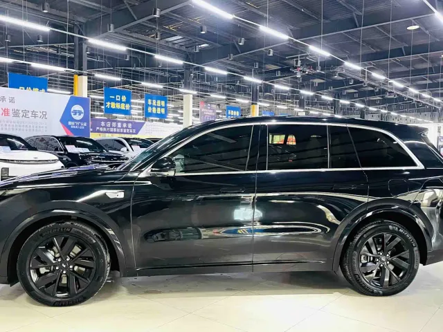 Li Auto L8 — Фото автомобиля 7