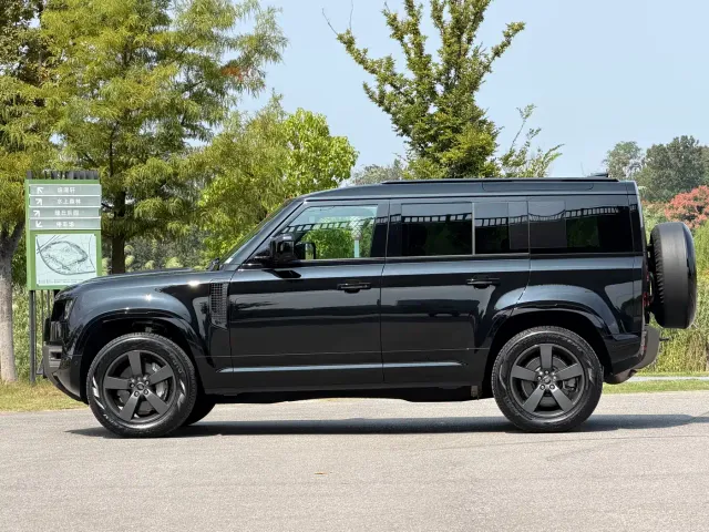 Land Rover Defender — Фото автомобиля 4
