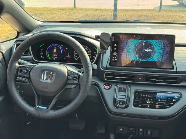 Honda Elysion — Фото автомобиля 4