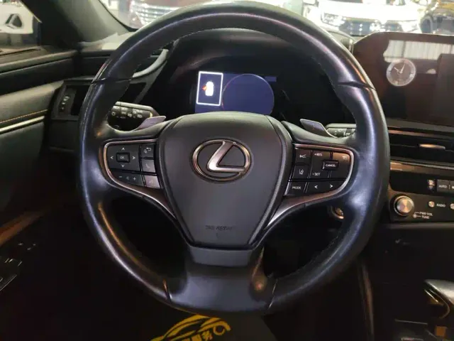 Lexus ES — Фото автомобиля 15