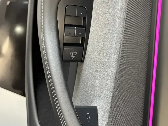 Tesla Model Y — Фото автомобиля 25