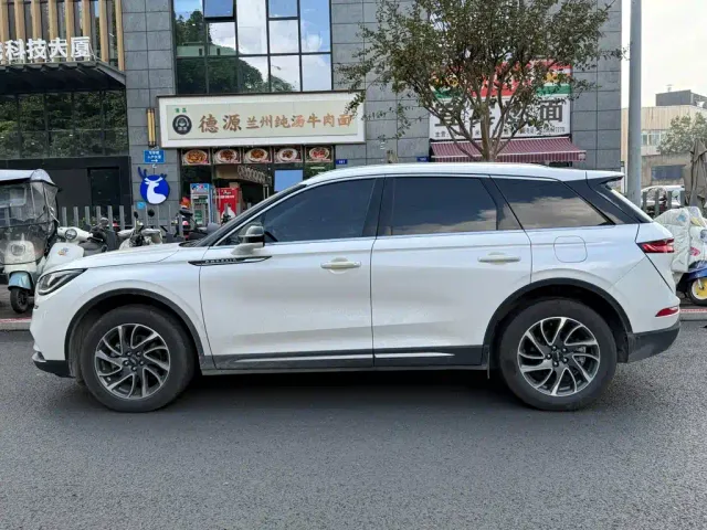 Lincoln Corsair — Фото автомобиля 3