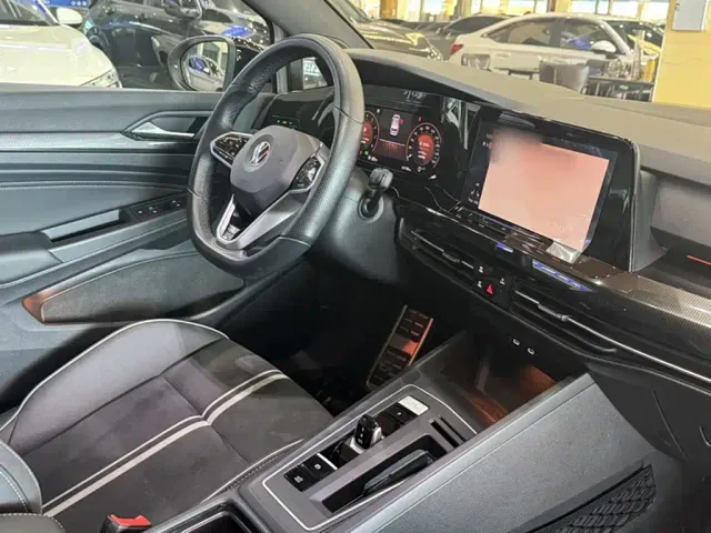 Volkswagen Golf — Фото автомобиля 11