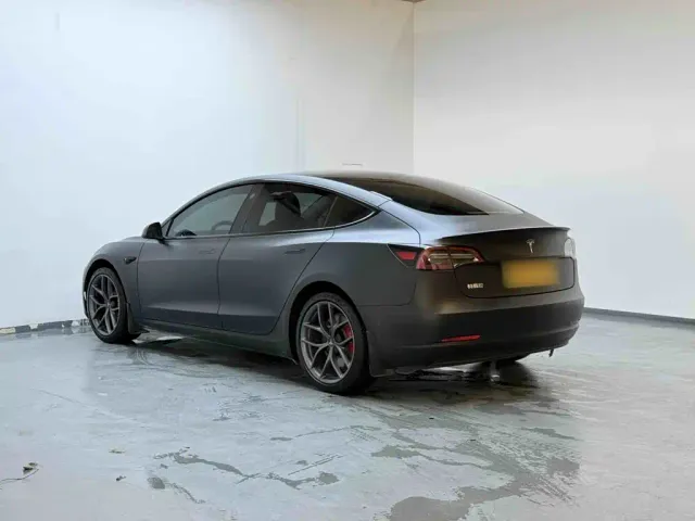 Tesla Model 3 — Фото автомобиля 4
