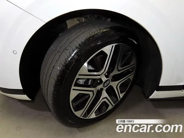 Hyundai Grandeur GN7 — Фото автомобиля 20