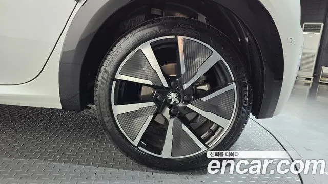 Peugeot 208 e-208 2nd Gen — Фото автомобиля 6