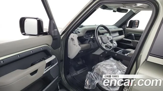 Land Rover Defender — Фото автомобиля 10