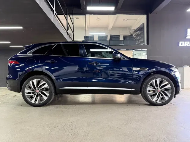 Jaguar F-Pace — Фото автомобиля 10