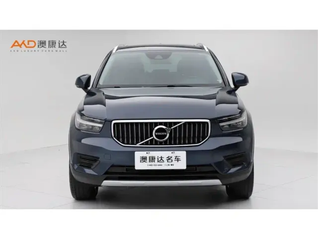 Volvo XC40 — Фото автомобиля 2