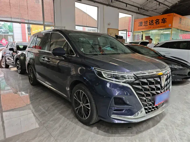 Roewe iMAX8 — Фото автомобиля 3