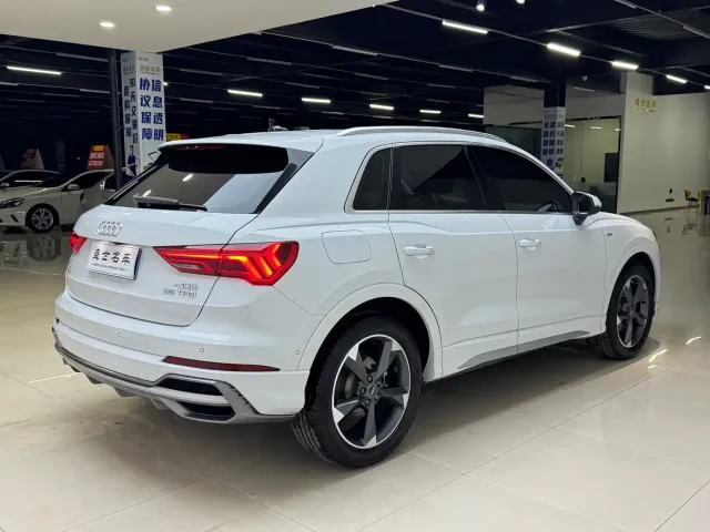 Audi Q3 — Фото автомобиля 10
