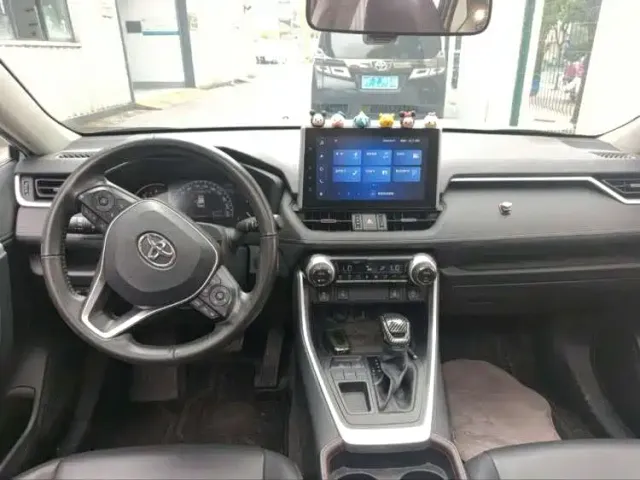 Toyota RAV4 — Фото автомобиля 5