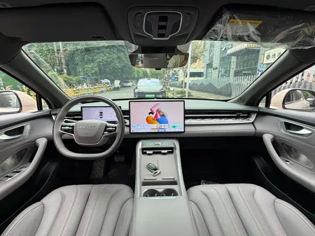 Roewe M7 DMH — Фото автомобиля 13