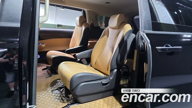 Kia Carnival Generation 4 — Фото автомобиля 18