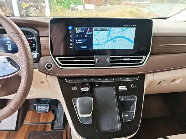 Bestune Besturn M9 — Фото автомобиля 12