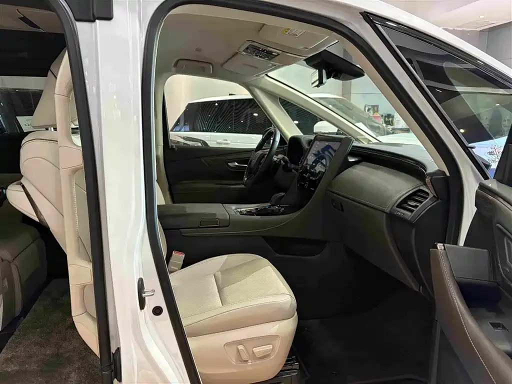 Toyota Vellfire 2024 Crown Hybrid 2.5L Executive Premium Edition — Фото автомобиля 7