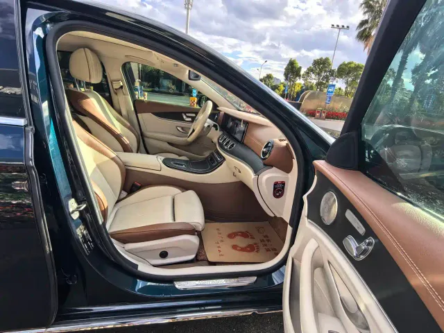 Mercedes-Benz E-Class — Фото автомобиля 17