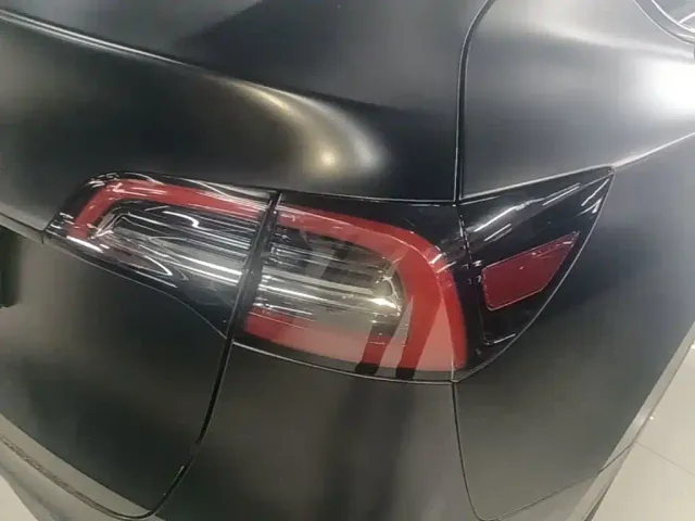 Tesla Model Y — Фото автомобиля 7