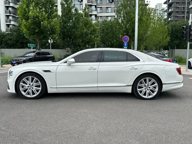 Bentley Flying Spur — Фото автомобиля 5