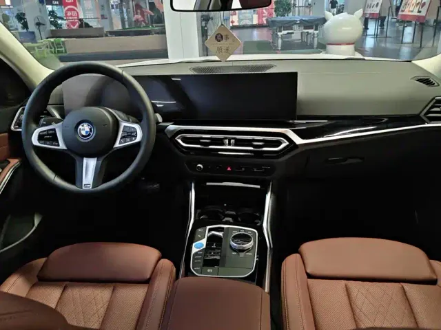 BMW i3 — Фото автомобиля 12