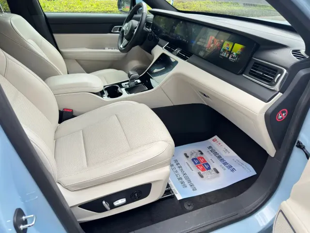 Li Auto ONE — Фото автомобиля 10