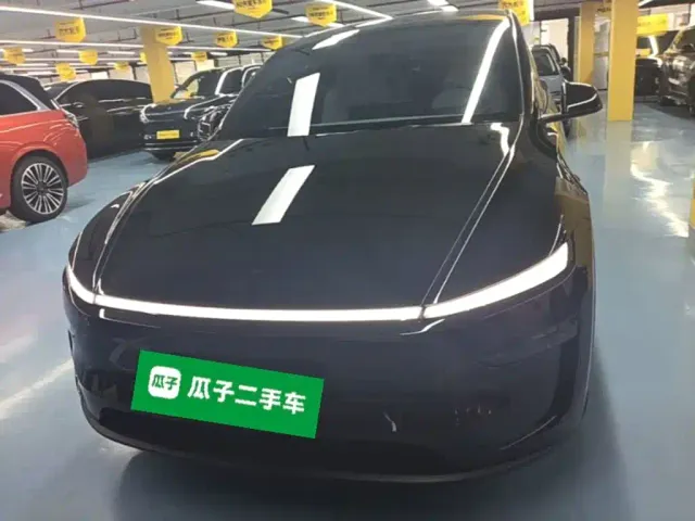 Tesla Model Y L — Фото автомобиля 2