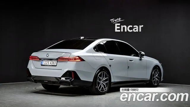 BMW 5-Series — Фото автомобиля 2