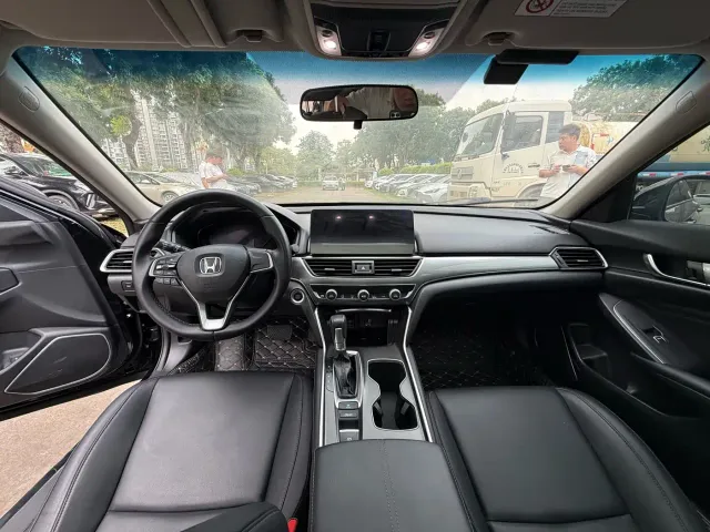 Honda Accord — Фото автомобиля 6