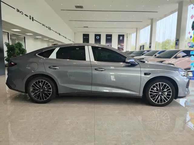 BYD Qin L — Фото автомобиля 4