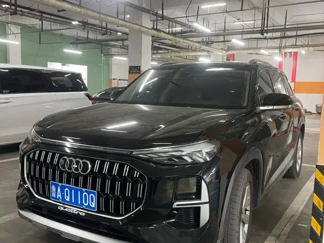 Фотография автомобиля — Audi Q6