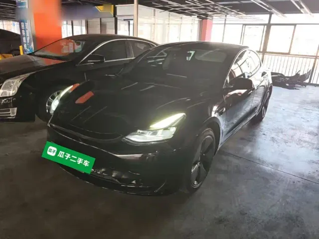 Фотография автомобиля — Tesla Model 3