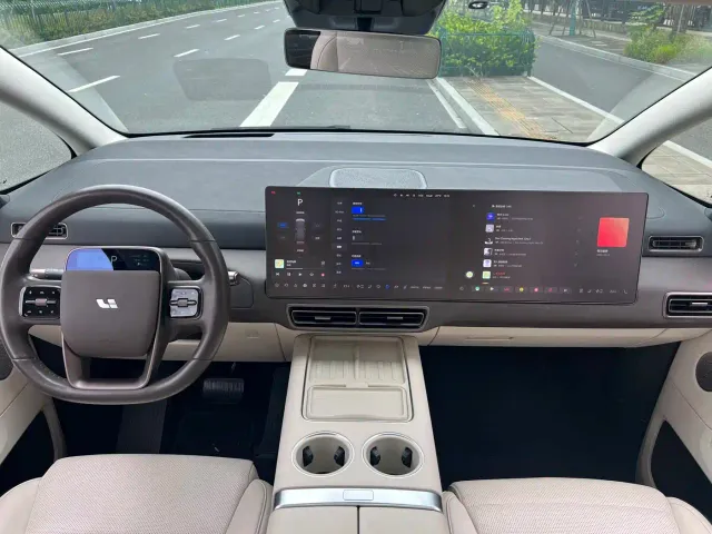 Li Auto MEGA — Фото автомобиля 14