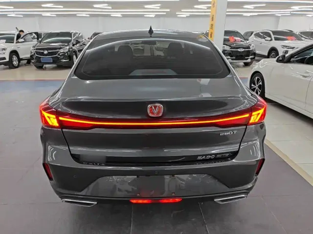 Changan Eado — Фото автомобиля 5
