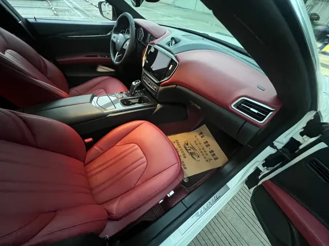 Maserati Ghibli — Фото автомобиля 17