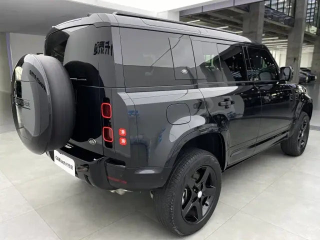 Land Rover Defender — Фото автомобиля 3