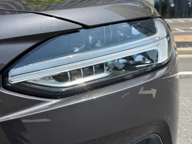 Volvo S90 — Фото автомобиля 4