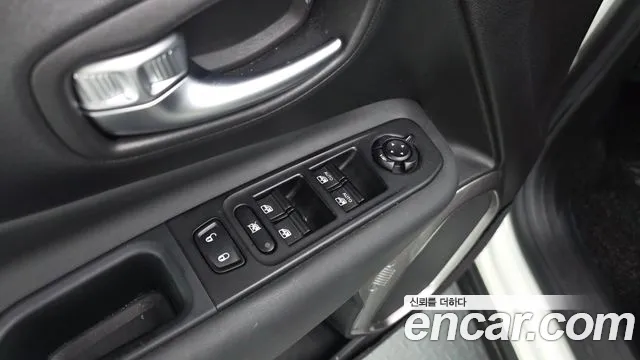 Jeep Renegade — Фото автомобиля 27