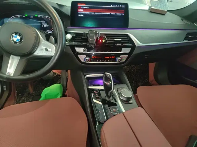 BMW 5 Series — Фото автомобиля 12
