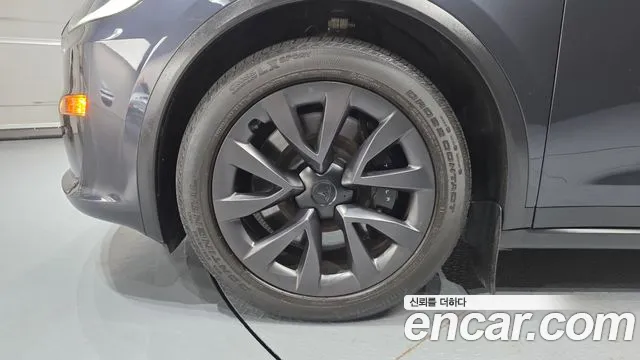 Tesla Model X — Фото автомобиля 5
