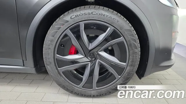 Tesla Model X — Фото автомобиля 6