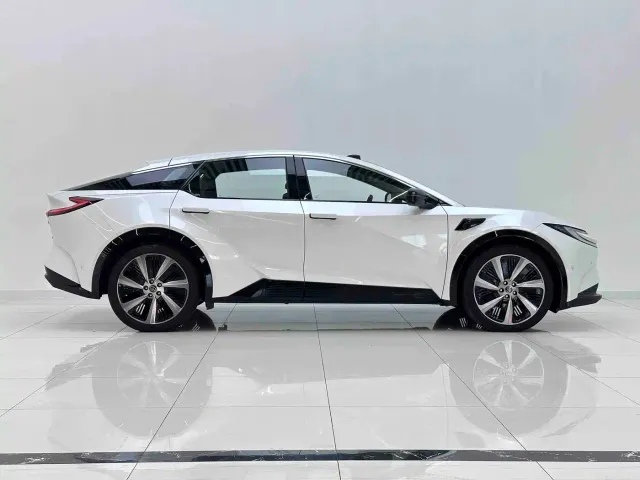 Toyota bZ5 — Фото автомобиля 4