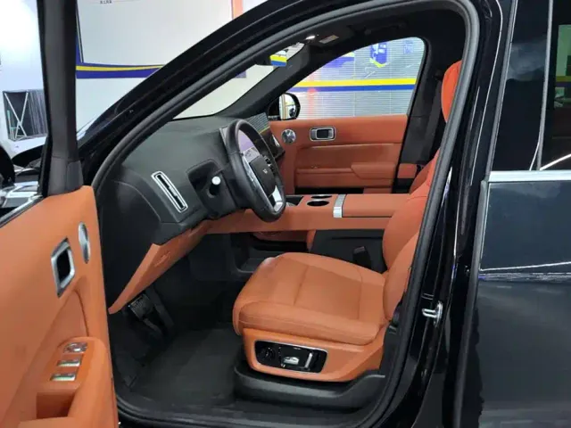 Li Auto L8 — Фото автомобиля 9