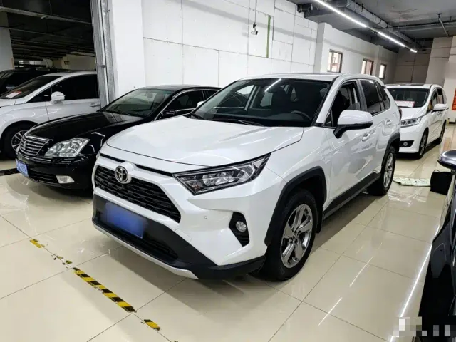 Фотография автомобиля — Toyota RAV4