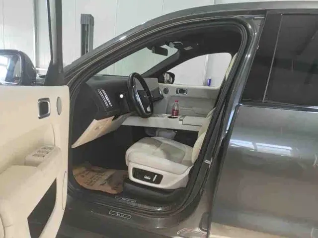 Li Auto L8 — Фото автомобиля 3